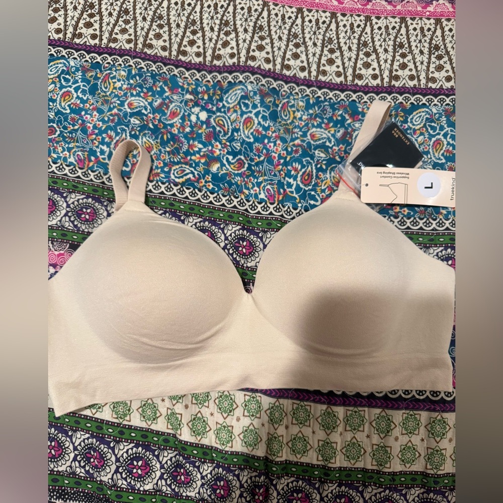 Truekind Wireless Bras for Women No Underwire - Wirefree Bralettes for Women - Picture 5 of 13